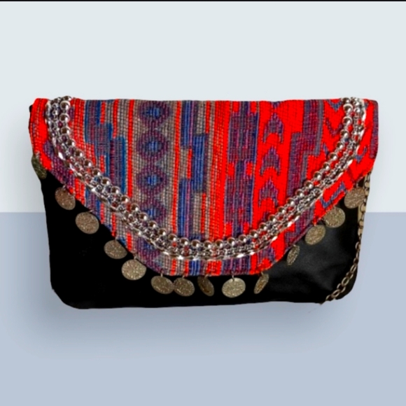 Olivia Miller Silver Chain Crossbody Clutch - Picture 1 of 5